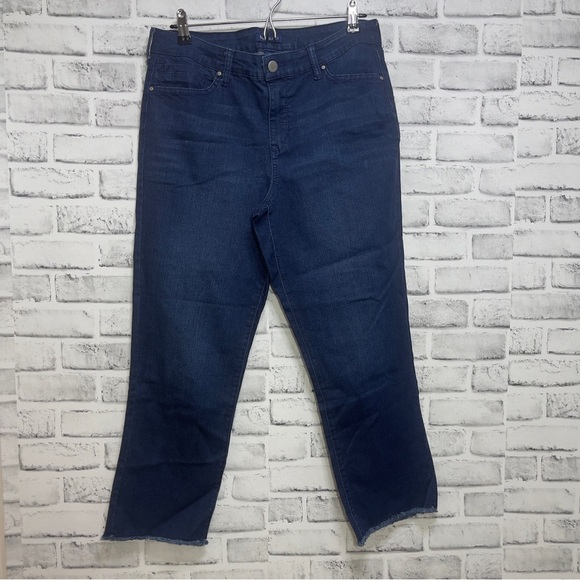 Bandolino Pants - Bandolino Millie Capri Frayed Hem 5 Pocket Denim 10